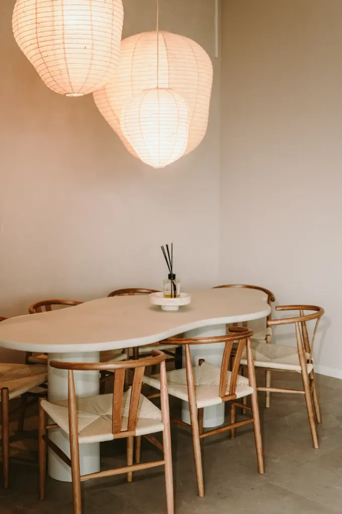 A minimalist seating area inside Zen Zest in Goes, Netherlands, featuring a calm and modern wellness café environment designed for relaxation before or after reformer Pilates sessions.